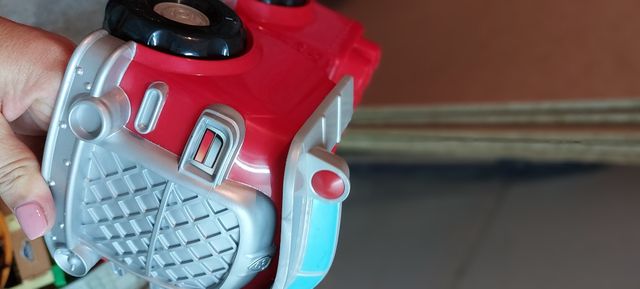 Juguete de camión rojo