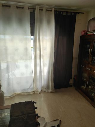 Cortinas marrón chocolate.