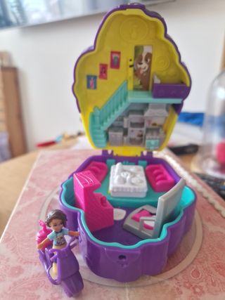 Polly Pocket Casa Morada con Figura y Moto