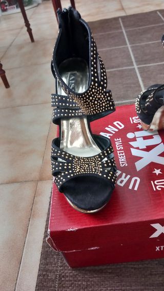 Sandalias de fiesta negras y doradas Tacon 12 cm.
