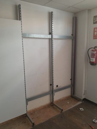 22 Estanterías Modulares 1m x 2.35m con cristales