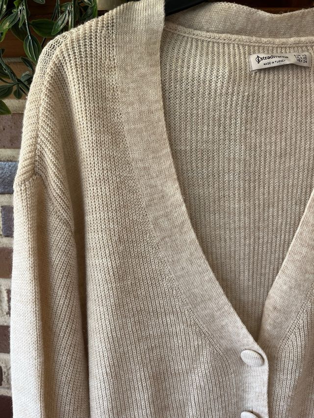 Cárdigan Stradivarius beige