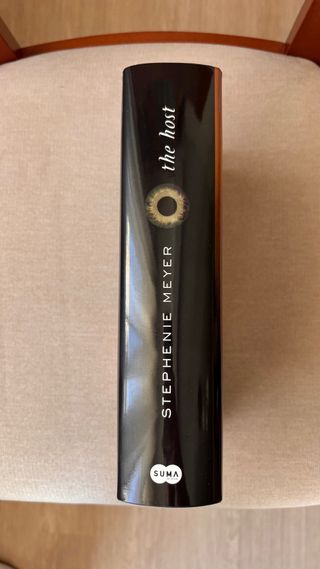 la huésped (the host)