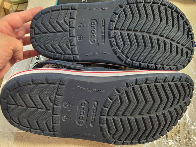 Crocs Originales Azul Marino Talla 42/43 de segunda mano por 30