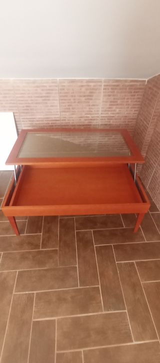 Mesita elevable madera y cristal .salón