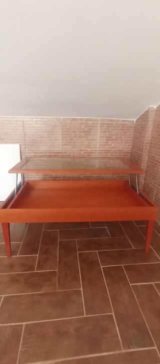Mesita elevable madera y cristal .salón