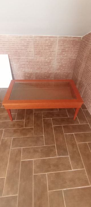 Mesita elevable madera y cristal .salón