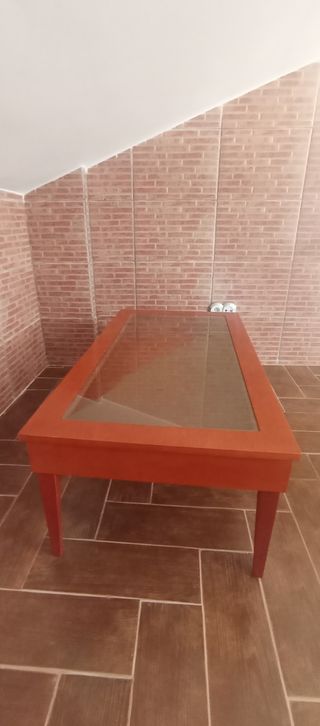 Mesita elevable madera y cristal .salón