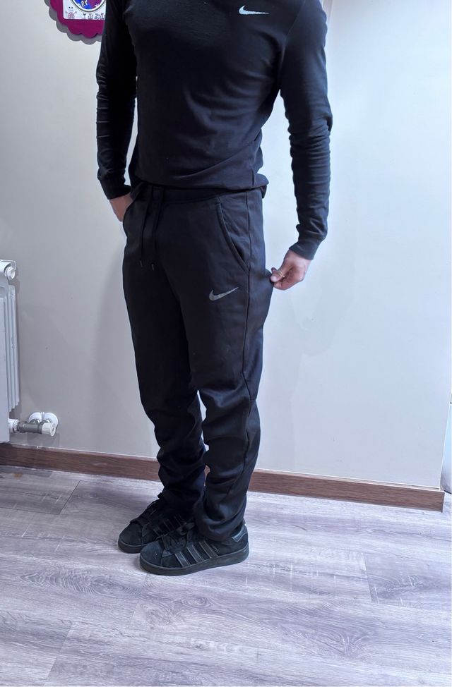 Pantalón deportivo Nike negro