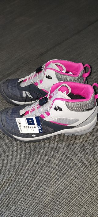Botas de montaña infantiles Decathlon talla 35