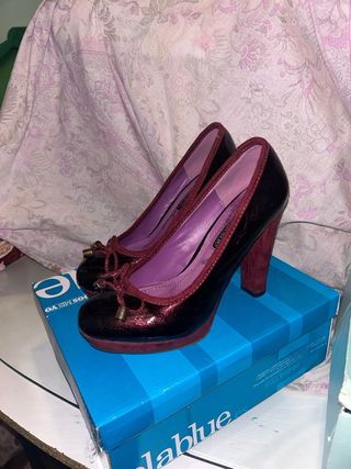 Tacones LolaBlue Morado Talla 37