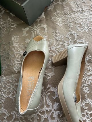 Zapatos de tacón beige