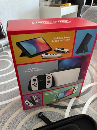 Nintendo Switch OLED, custodia regalo + 2 giochi