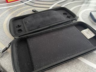 Nintendo Switch OLED, custodia regalo + 2 giochi