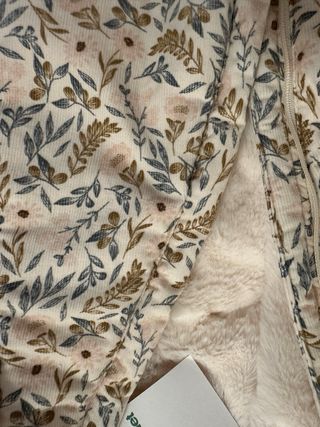 Buzo de bebé calentito floral nuevo