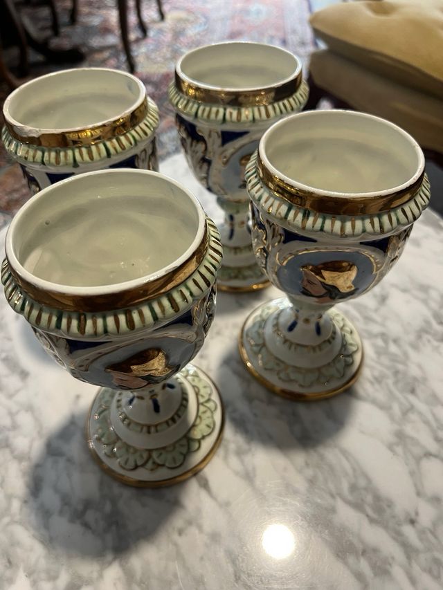 Copas de cerámica con diseño de rostros