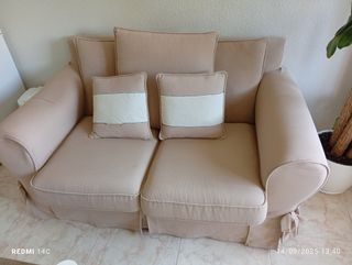 Sofá de tela beige