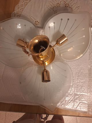 Lámpara de techo de cristal y metal dorado