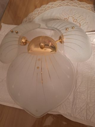 Lámpara de techo de cristal y metal dorado