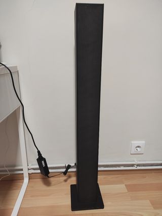 Altavoz Vertical Negro con Luces LED.