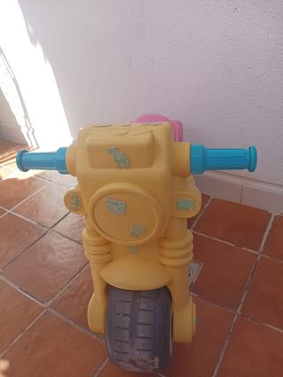 Moto correpasillos bebé rosa y amarilla