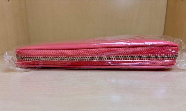 Portafoglio in corallo con zip