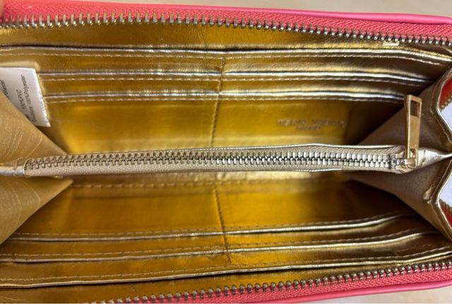 Portafoglio in corallo con zip