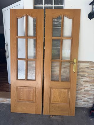 Puerta doble madera salón con cristal