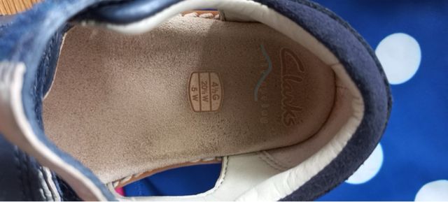 Sandalias Clarks Talla 20-21 +Bañador nuevo gratis