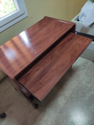 Escritorio compacto de madera