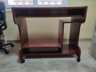 Escritorio compacto de madera