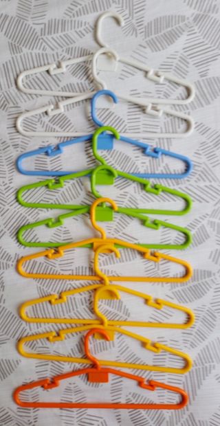 Set 9 Perchas Plástico Colores