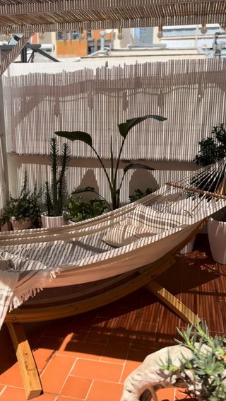 Hamaca de madera natural