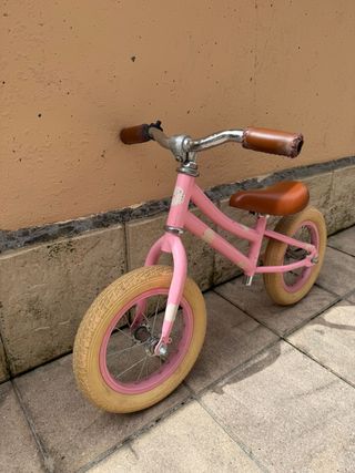 Bicicleta sin pedales rosa para niña