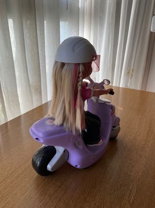 Muñeca motorista como nueva
