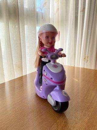 Muñeca motorista como nueva
