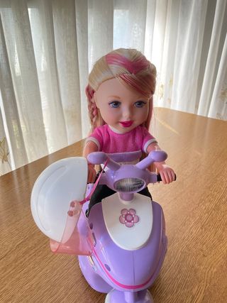 Muñeca motorista como nueva
