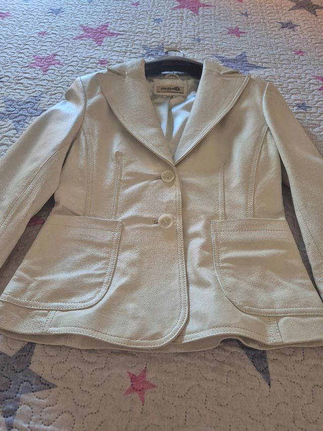 Chaqueta de piel blanca