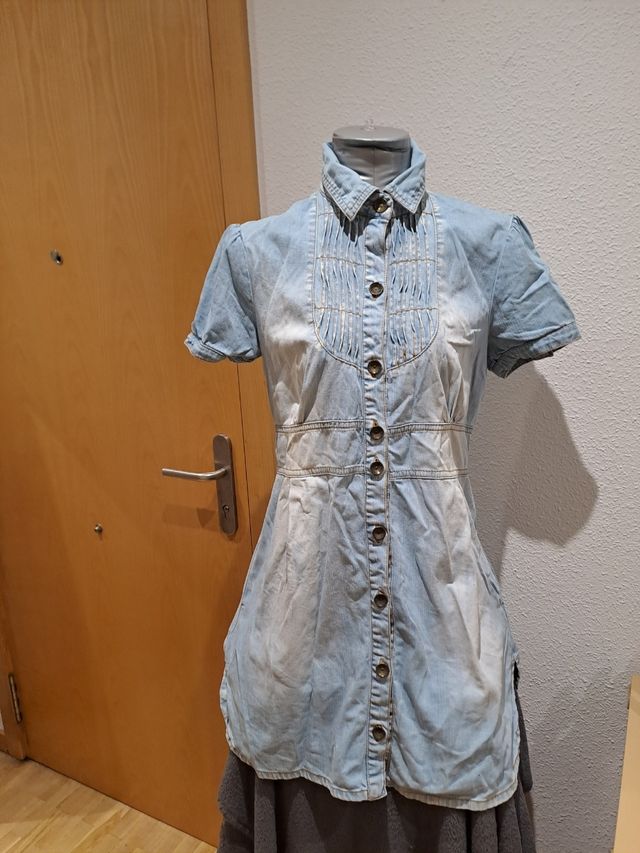 Vestido vaquero con botones