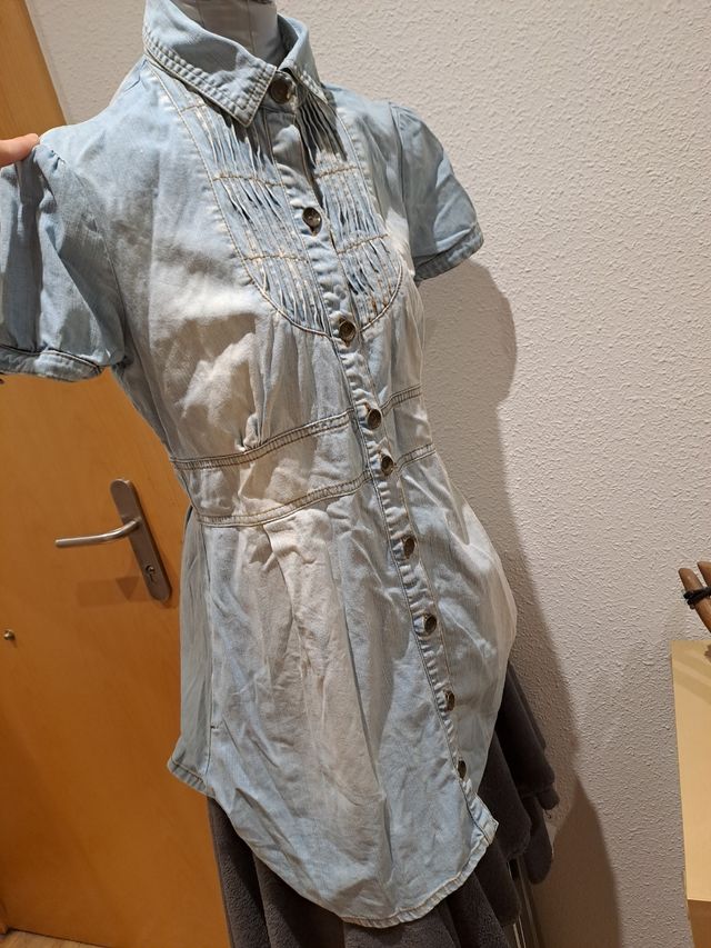 Vestido vaquero con botones