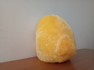 Pato de peluche amarillo suave