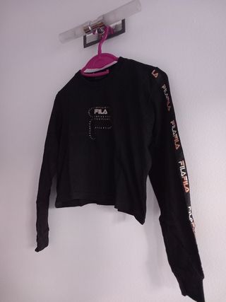 Sudadera corta Fila negra.
Talla 12-13 años