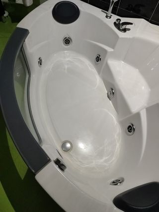 Bañera/jacuzzi hidromasaje casi nueva Tamaño 155