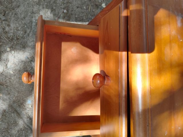 Mesilla de noche de pino con 3 cajones