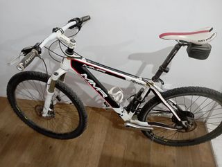 Bicicleta MMR Rakish Blanca y Bicicleta Scott verd