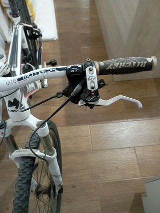 Bicicleta MMR Rakish Blanca y Bicicleta Scott verd