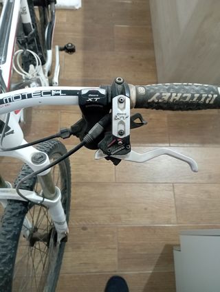 Bicicleta MMR Rakish Blanca y Bicicleta Scott verd