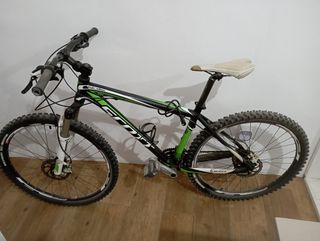 Bicicleta MMR Rakish Blanca y Bicicleta Scott verd