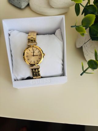 Reloj Guess Dorado con Cristales