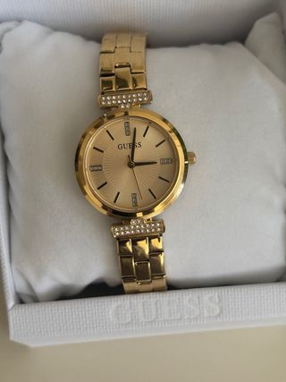 Reloj Guess Dorado con Cristales